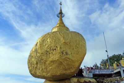 Le rocher d'or - la pagode étrangère en Birmanie
