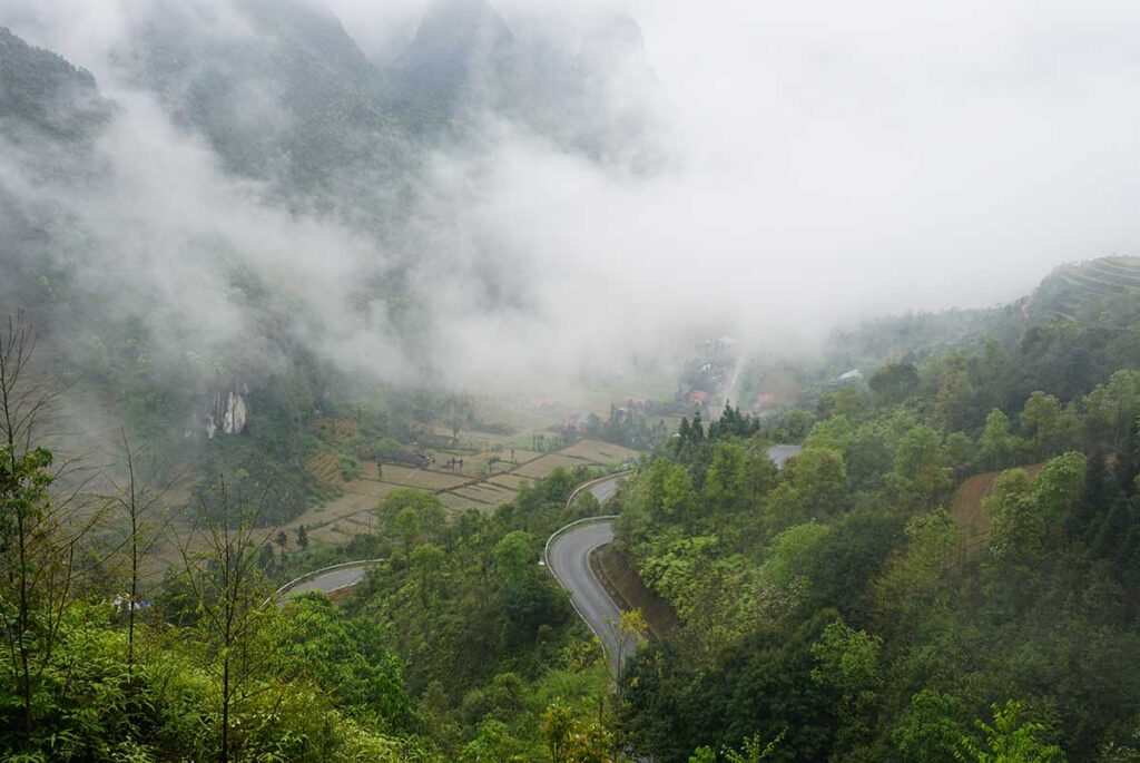 ha-giang-loop-sous-la-pluie