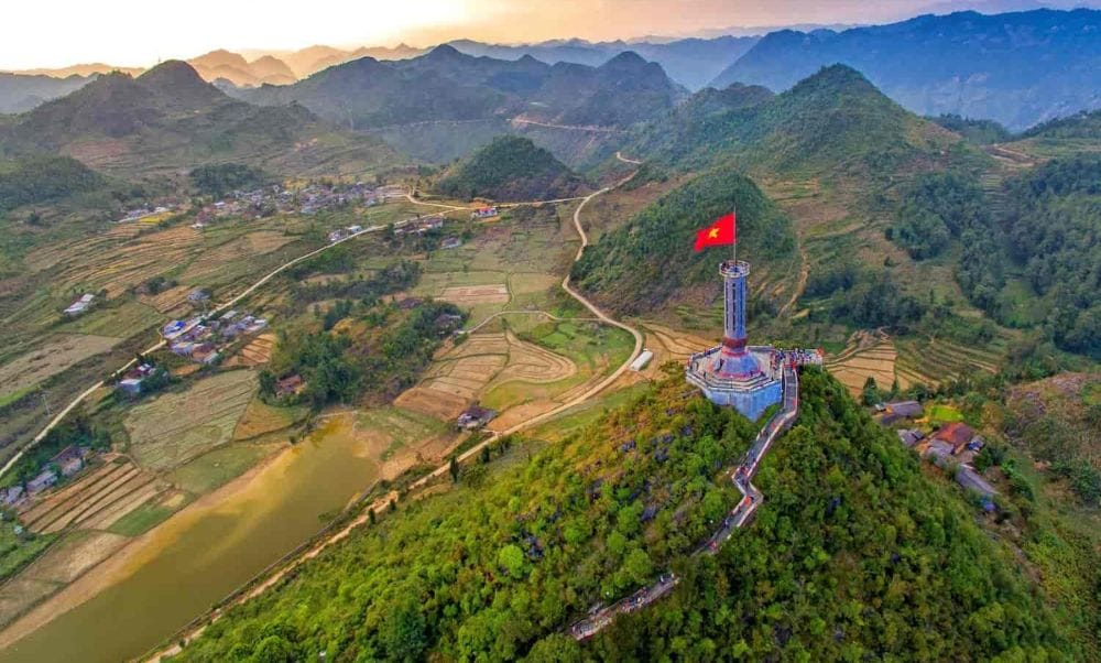 tour-du-drapeau-national-de-lung-cu-a-ha-giang