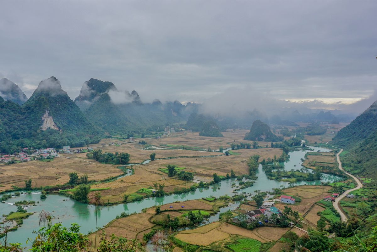 la-vallee-de-phong-nam-un-site-incontournable-pour-votre-visite-a-cao-bang