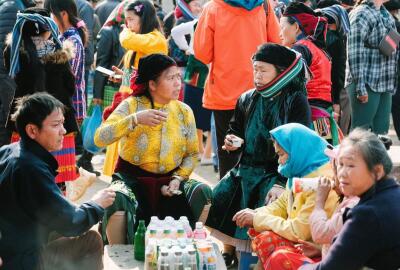 Marché de Dong Van : Guide complet pour visiter le marché ethnique du Nord Vietnam