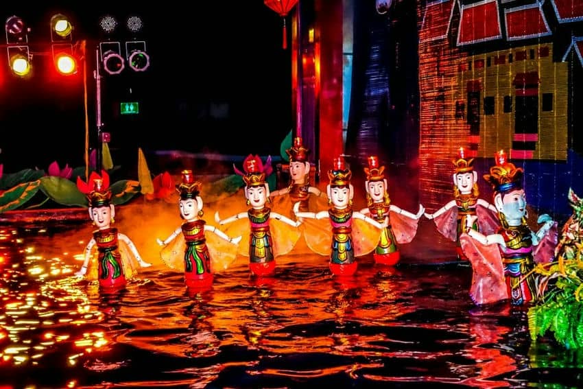 Le_spectacle_de_marionnettes_sur_leau