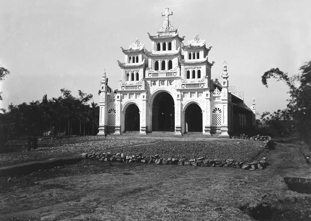 cathedrale-en-pierre-de-phat-diem-a-ninh-binh