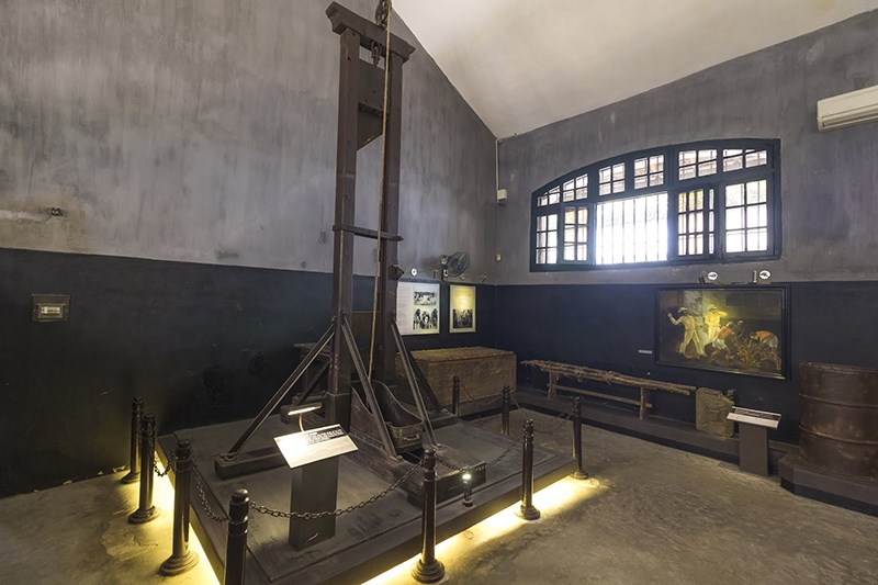 a-la-decouverte-de-la-prison-hoa-lo-enfer-sur-terre
