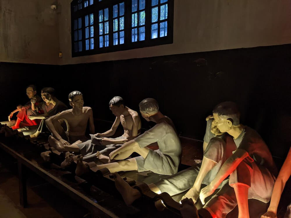 a-la-decouverte-de-la-prison-hoa-lo-enfer-sur-terre