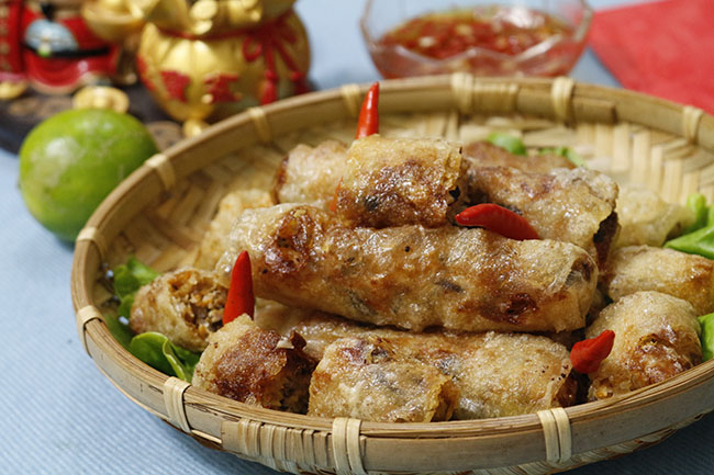 meilleure-excursion-cuisine-de-rue-et-rue-du-train-a-hanoi