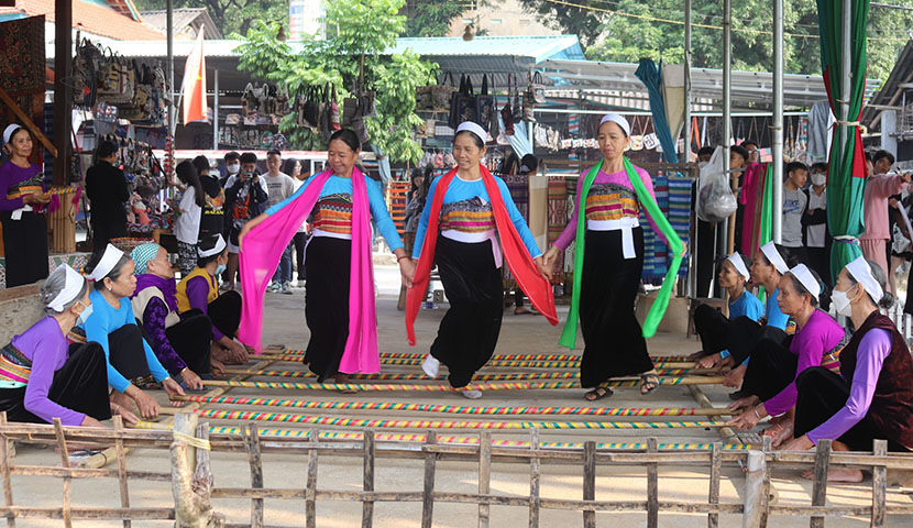 le-village-de-buoc-a-mai-chau