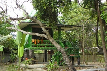 wat-lan-khuat-le-temple-au-million-de-bouteilles